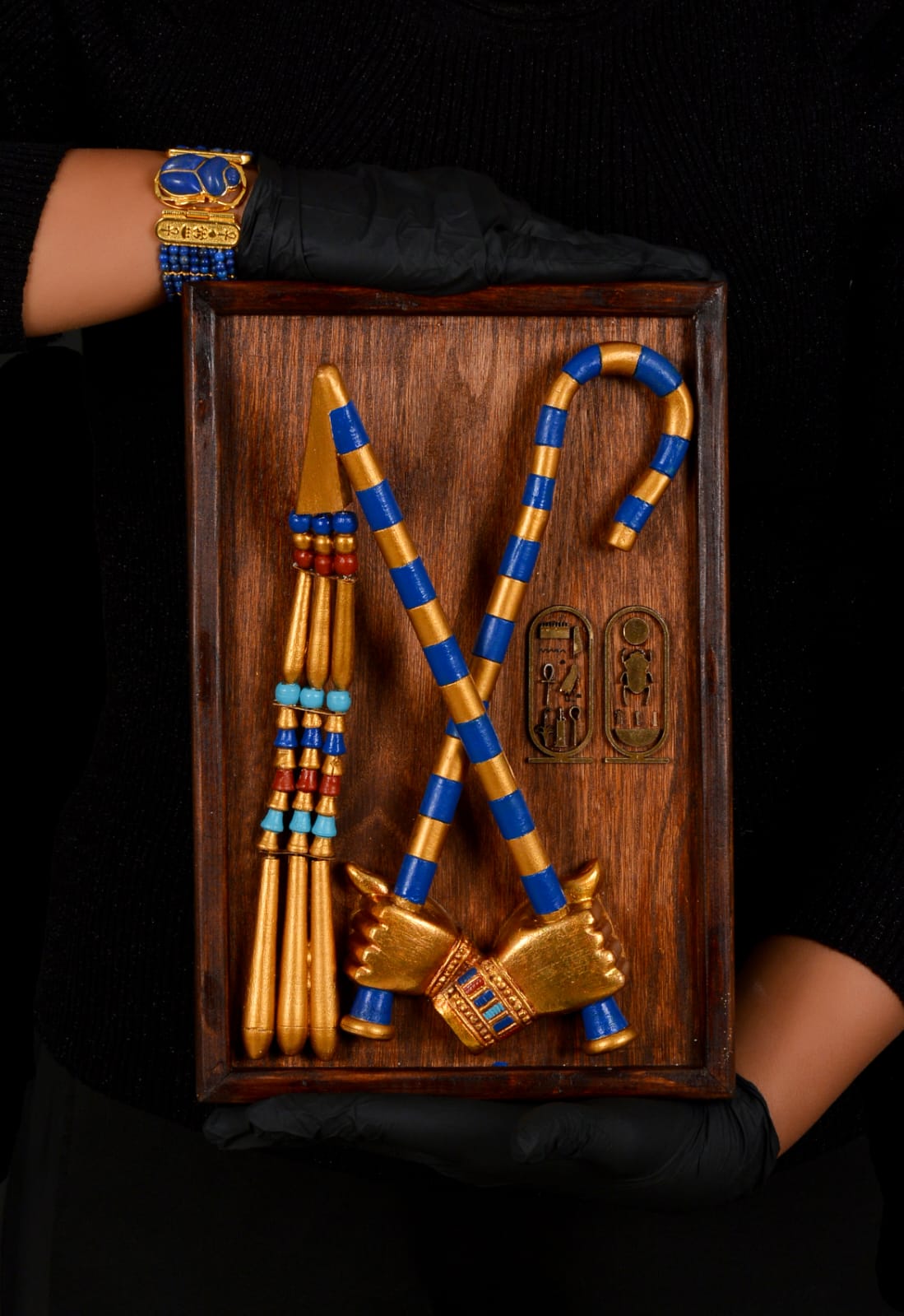 (Heka) and the hammer (Nakakha)