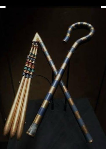 (Heka) and the hammer (Nakakha)