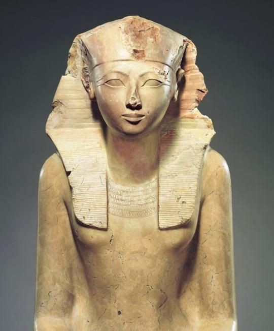 the Queens of Ancient Egypt: The Legacies of beautiful , Power and Influence.
